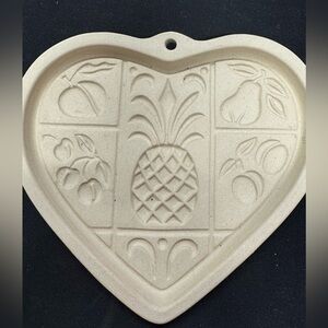 Pampered Chef Hospitality Heart Stoneware Cookie Mold -2001